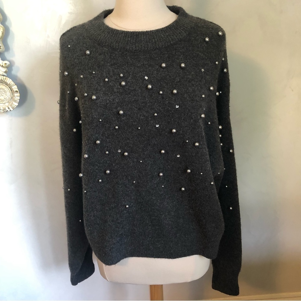 H&M oversized Soft, fine-knit sweater w/pearls & rhinestones Size Small - Picture 3 of 11